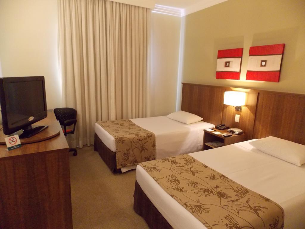 Denali Hotel Anápolis Стая снимка